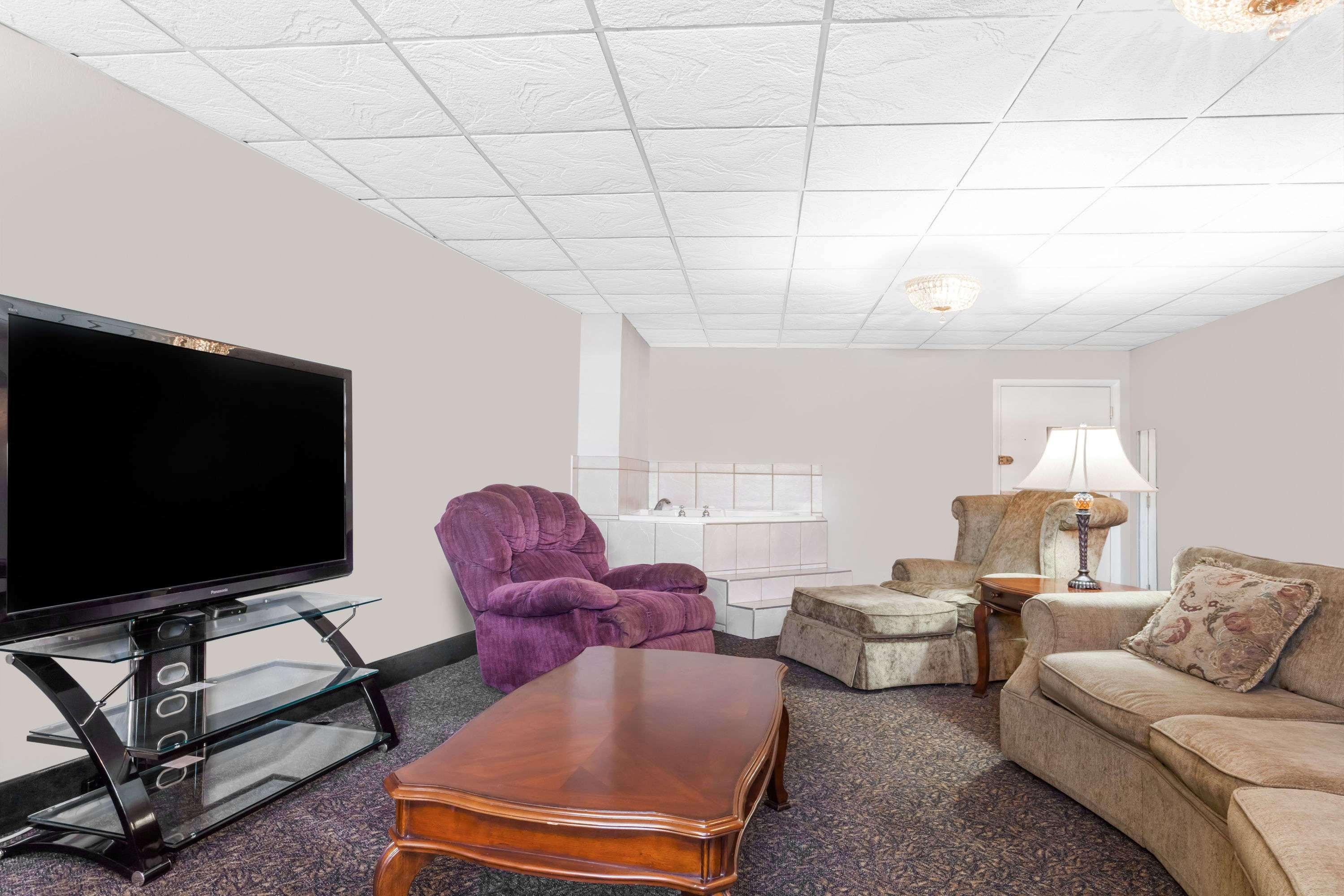 Ramada By Wyndham Henderson/Evansville Extérieur photo
