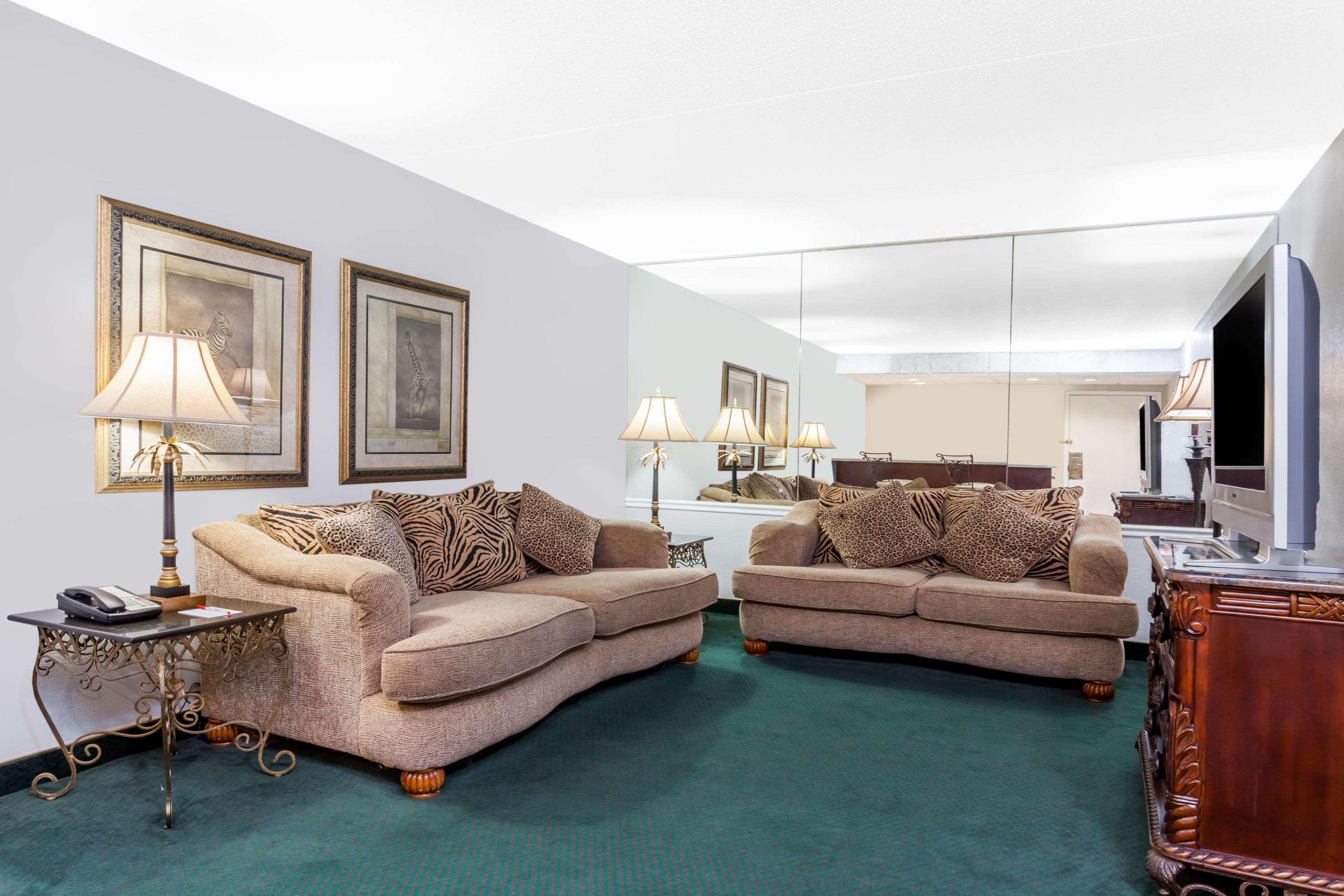 Ramada By Wyndham Henderson/Evansville Extérieur photo