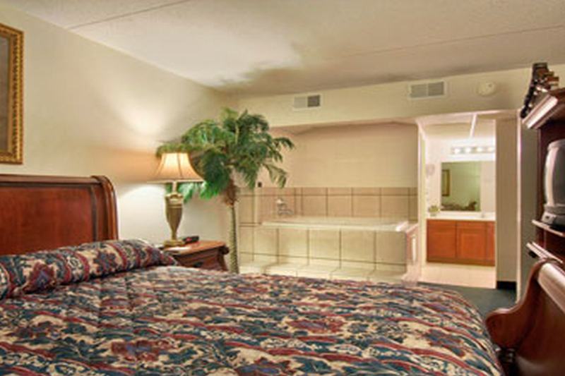 Ramada By Wyndham Henderson/Evansville Extérieur photo