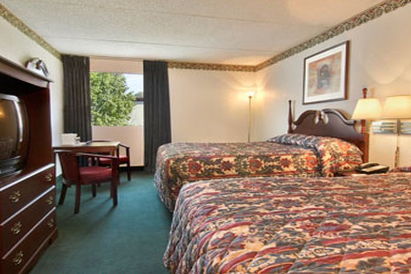 Ramada By Wyndham Henderson/Evansville Extérieur photo
