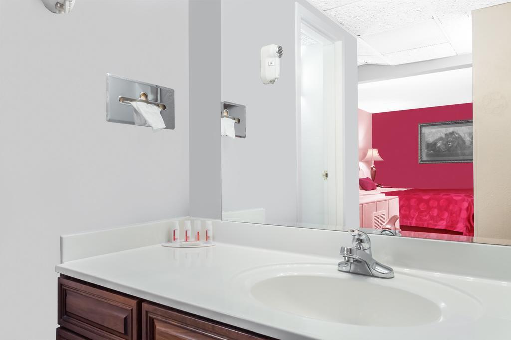 Ramada By Wyndham Henderson/Evansville Extérieur photo